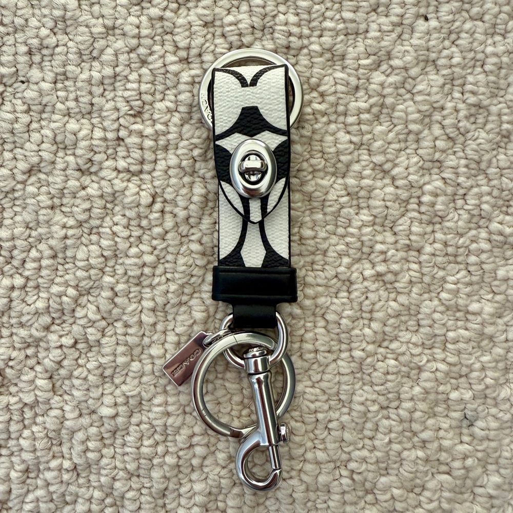 NWOT Coach Trigger Snap Bag Charm in Signature Canvas